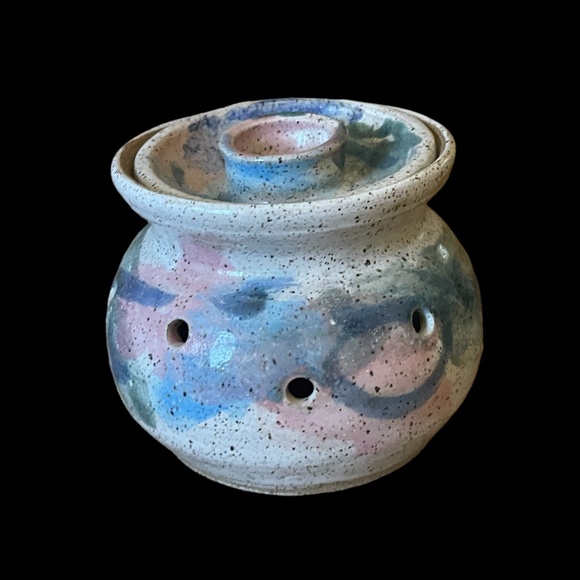 Studio Pottery Garlic Keeper Crock / Tea Light Holder - Picture 10 of 12
